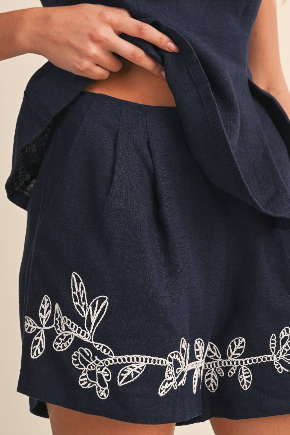IST6382 FLORAL APLIQUE PEPLUM TOP AND SHORTS