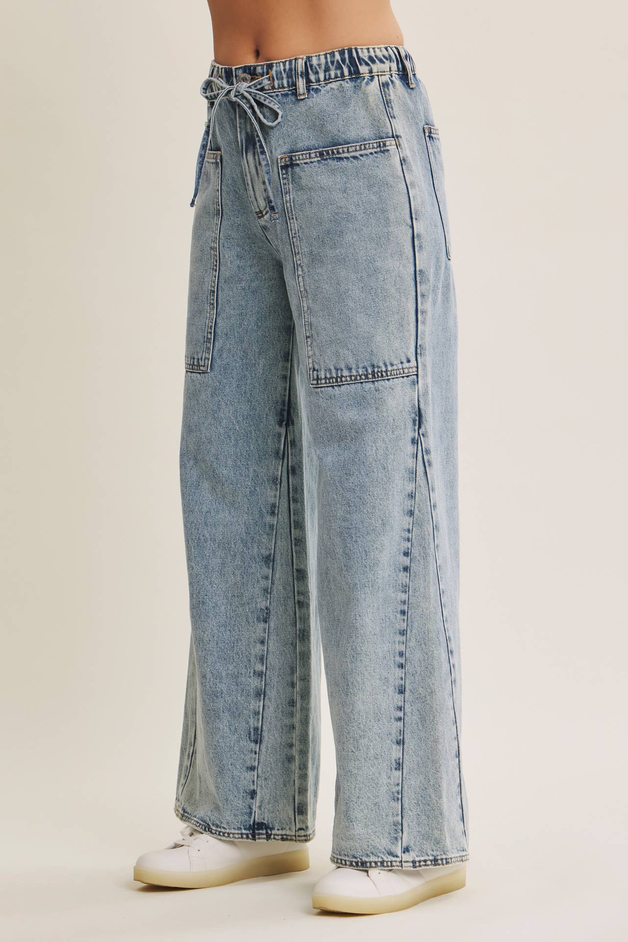 EASE AND GRACE DENIM WASHED OVERSIZED WIDE-LEG JEANS