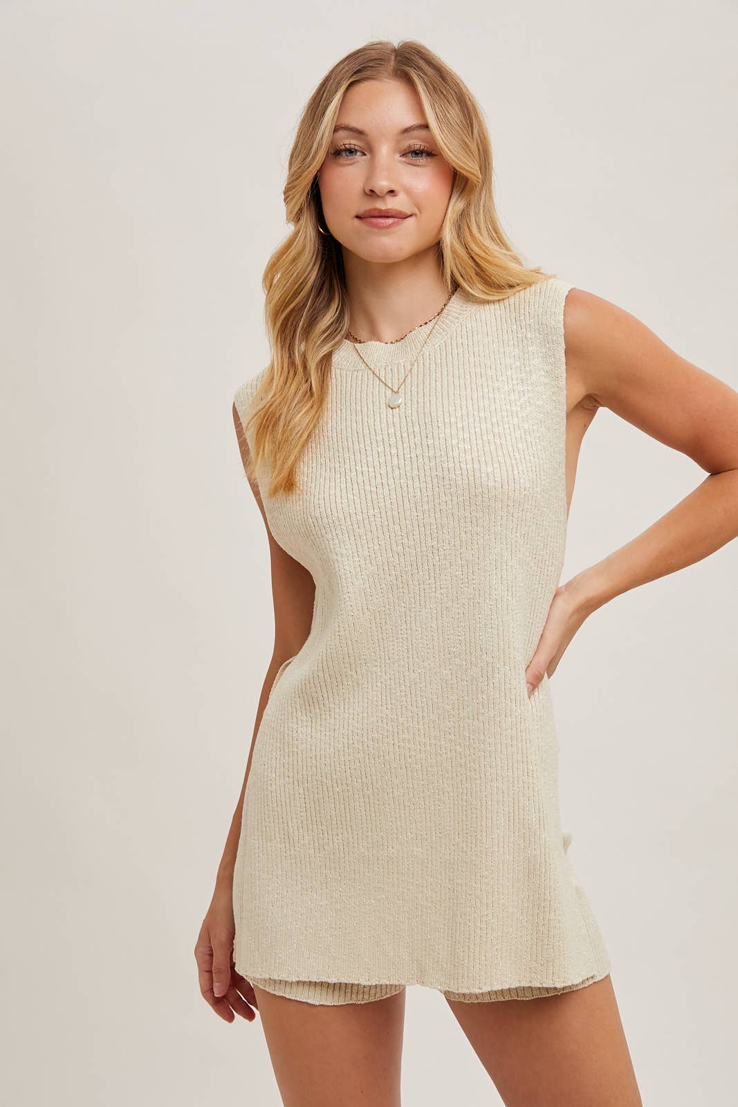 SLEEVELESS SIDE SLIT & SHORT KNIT SWEATER SET