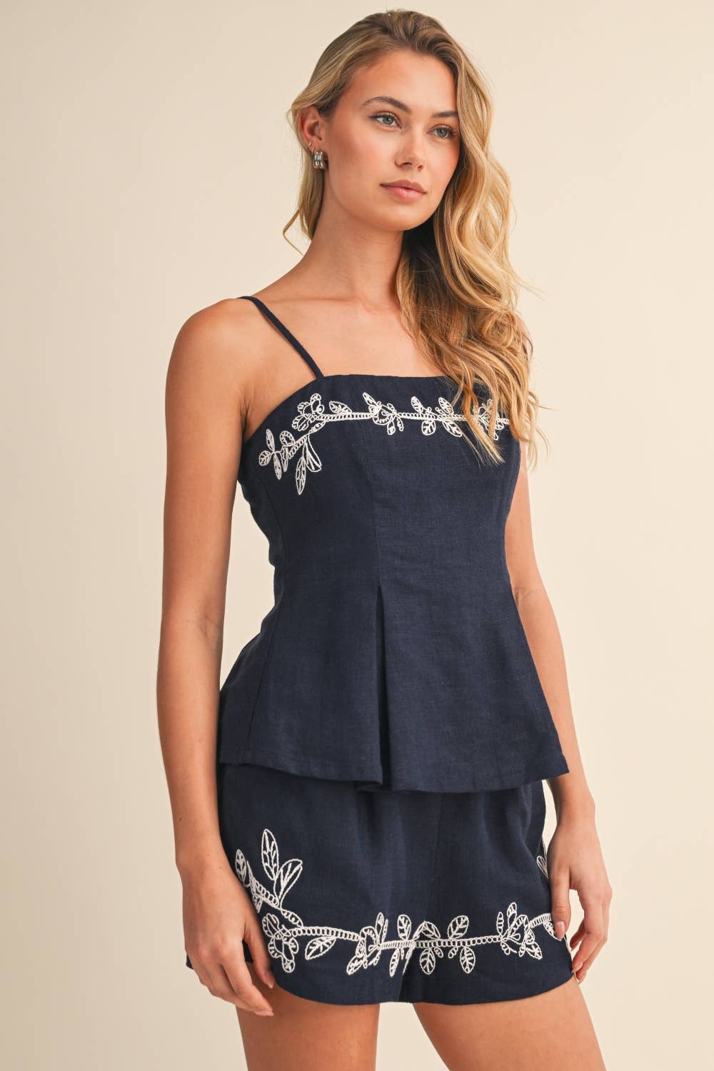 IST6382 FLORAL APLIQUE PEPLUM TOP AND SHORTS