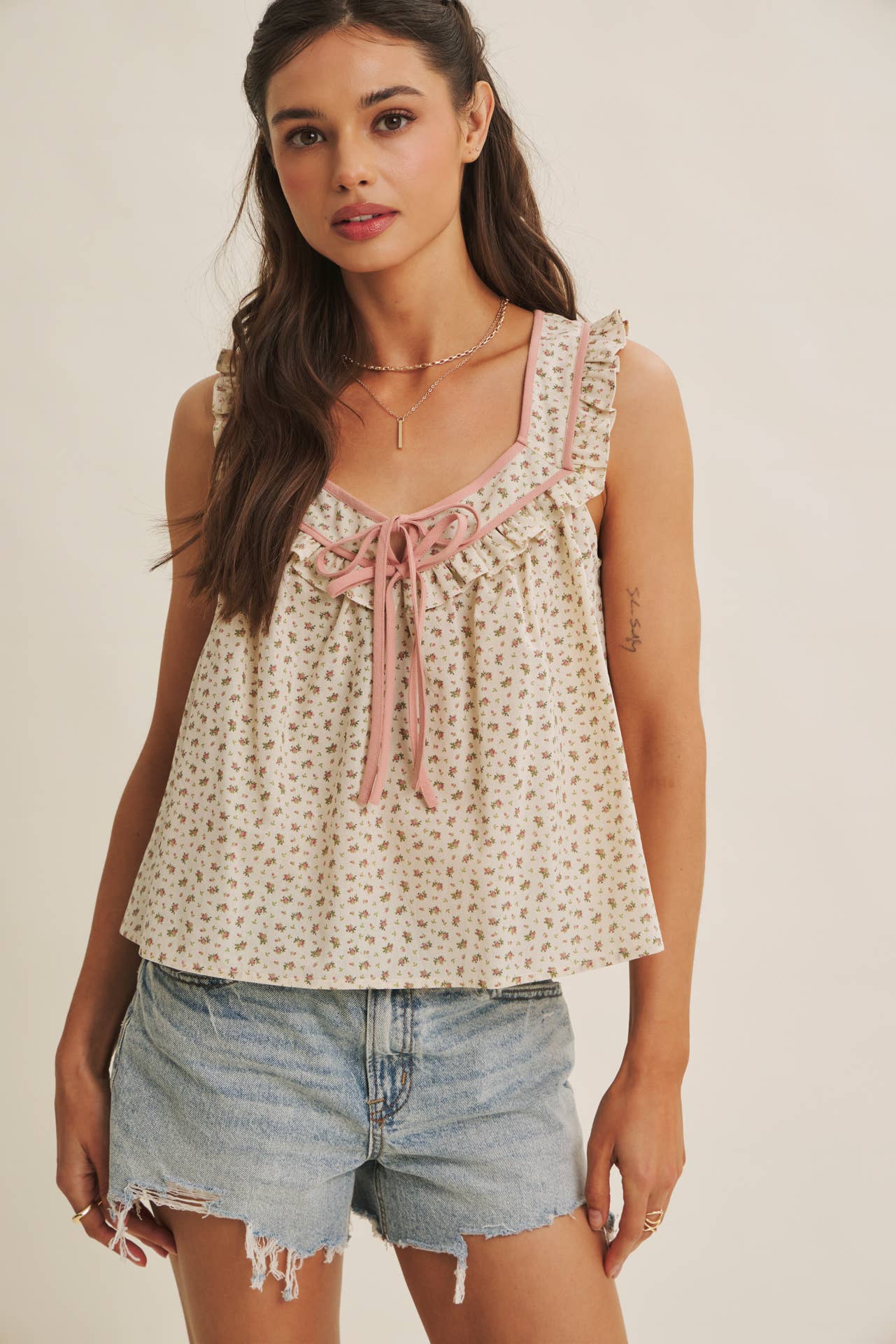 ANTIQUE MEADOW CONTRAST BINDING FLORAL RUFFLED BLOUSE TOP