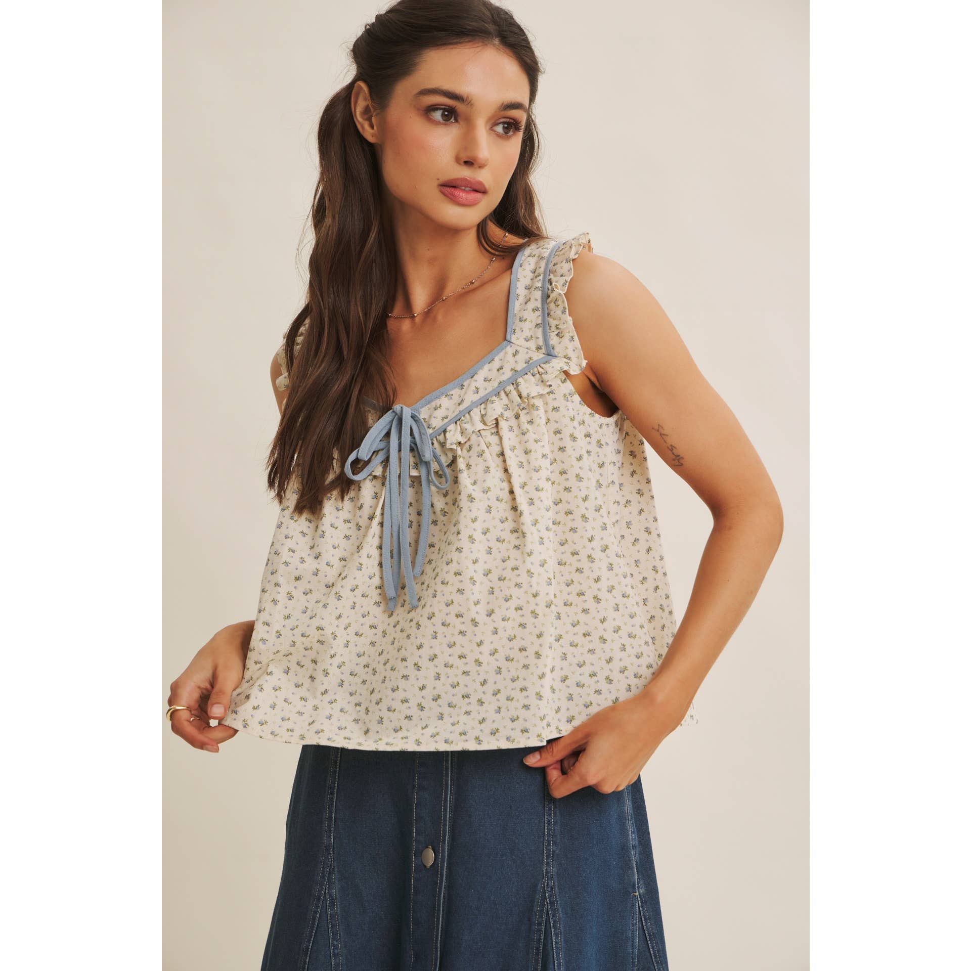 ANTIQUE MEADOW CONTRAST BINDING FLORAL RUFFLED BLOUSE TOP
