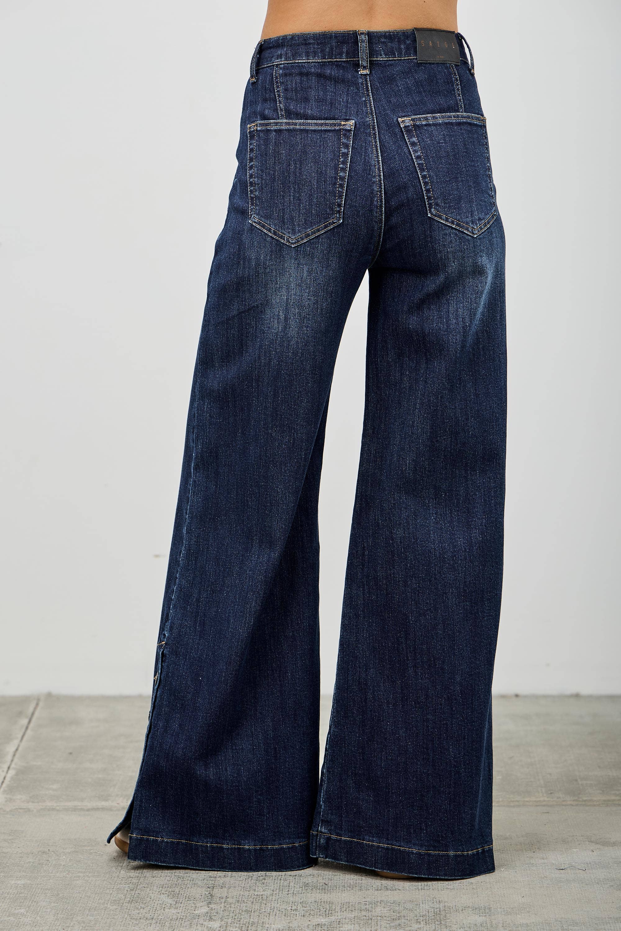 HIGH RISE WIDE LEG WITH BUTTON SLIT